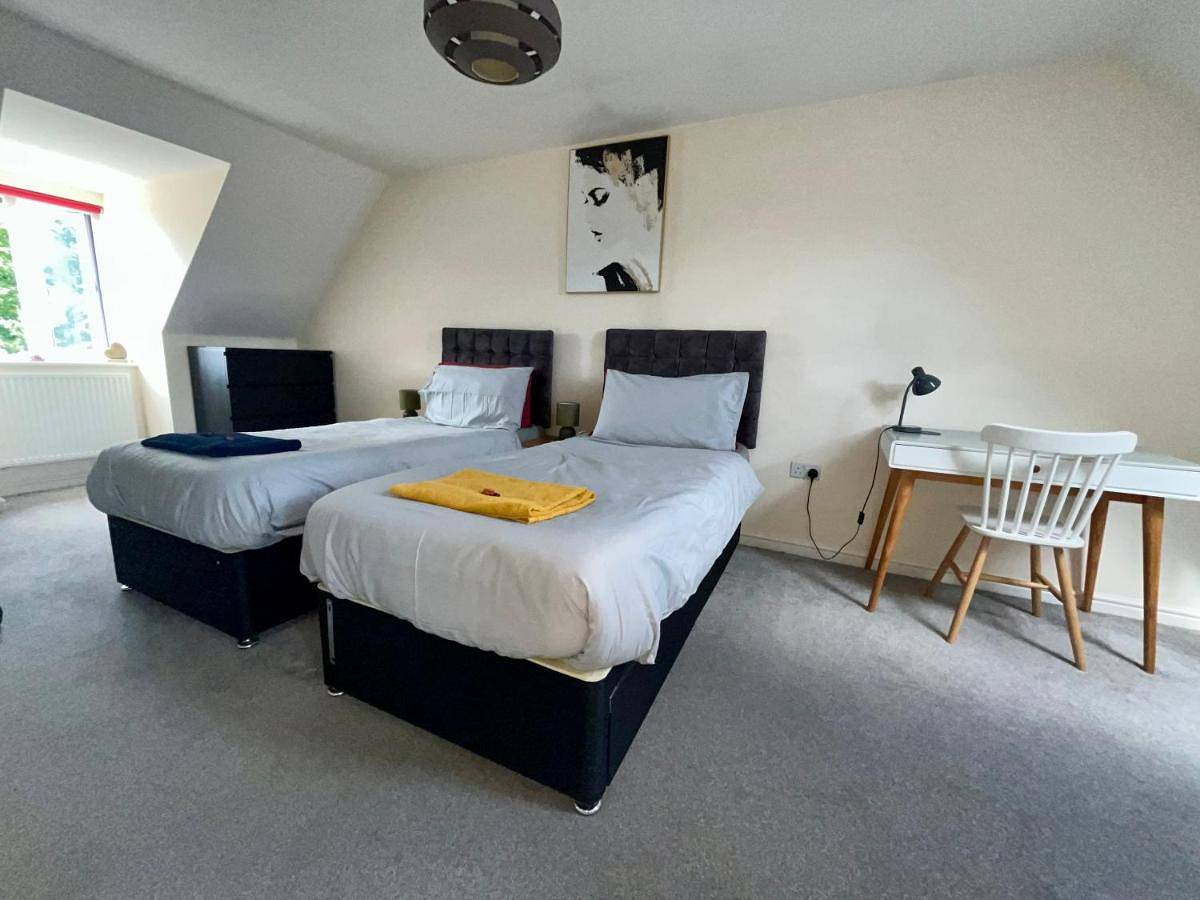 Entire 4 Bed Townhouse in Exeter, Devon