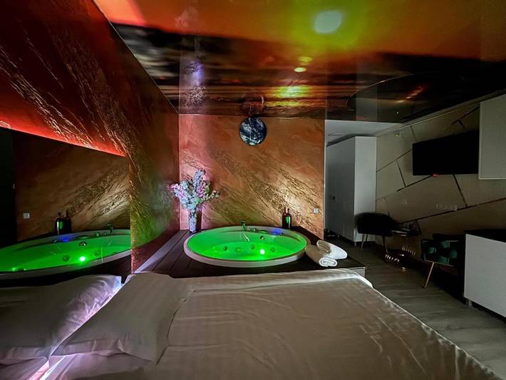 Gîte pour 2 personnes, avec terrasse et jacuzzi dans Baia Mare - 4