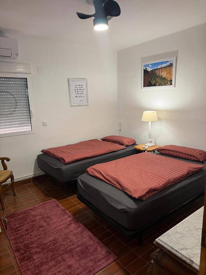 Casa rural para 12 personas, con Balcón y Jacuzzi además de Terraza y Jardín en Los Serranos - 4