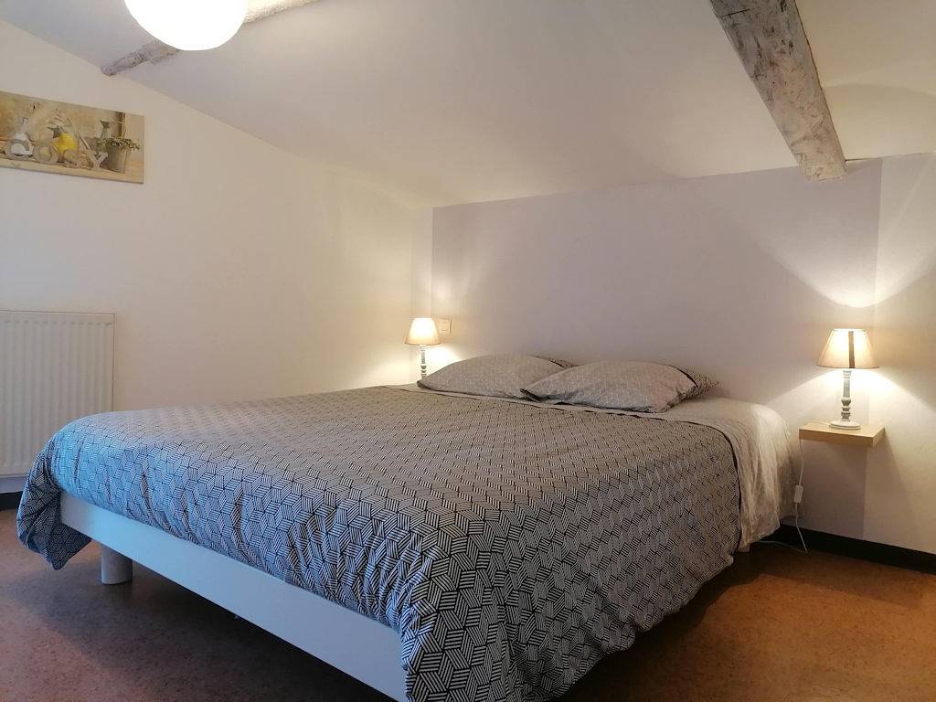 Gite avec parking, vue sur le jardin, 2km du centre ville de Pouzauges in Pouzauges, Fontenay-le-Comte