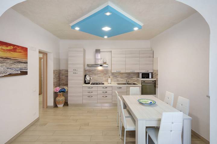 Appartamento intero, Appartamento 'Casa Mariateresa' con vista montagna, Wi-Fi e aria condizionata in Vico Equense, Sorrento Coast