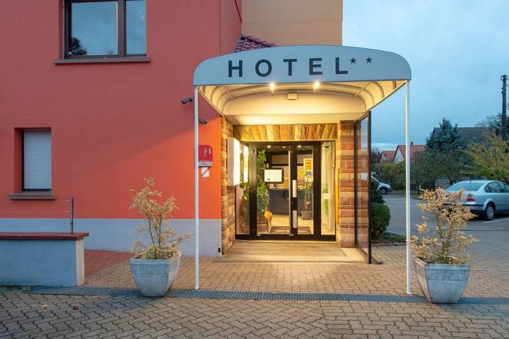 Hôtel, avec Balcon ainsi que Terrasse et Jardin