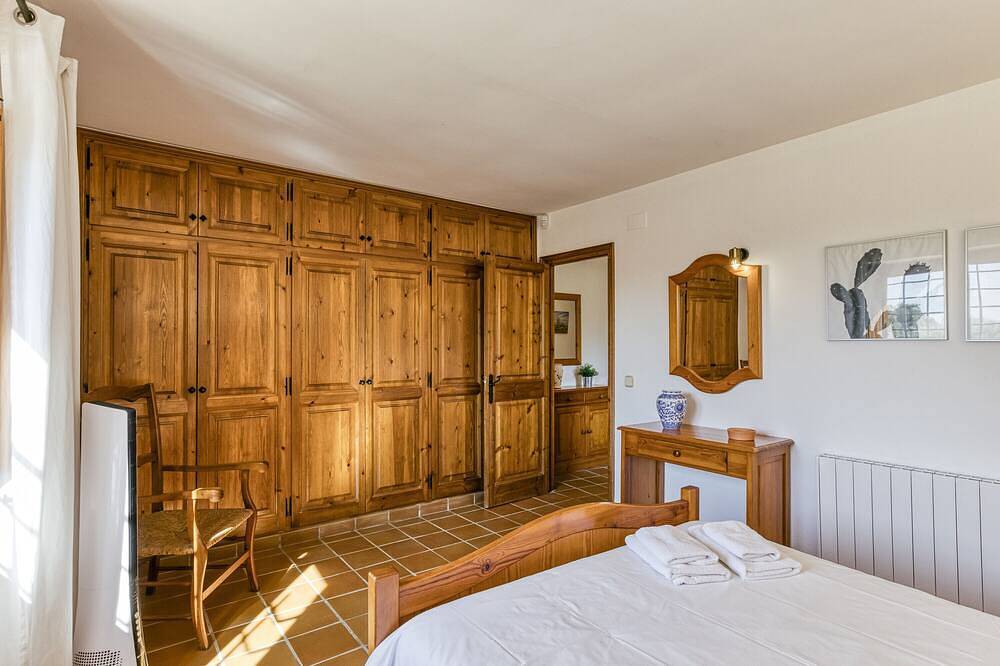 Casa rural 'Mas Cases' con vistas a la montaña, piscina privada y Wi-Fi in Regencós, Costa Brava