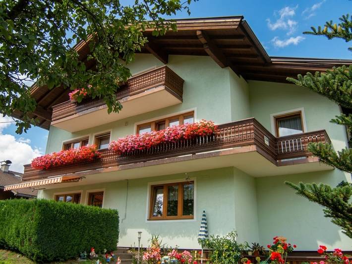 Ferienwohnung für 15 Personen, mit Balkon und Garten