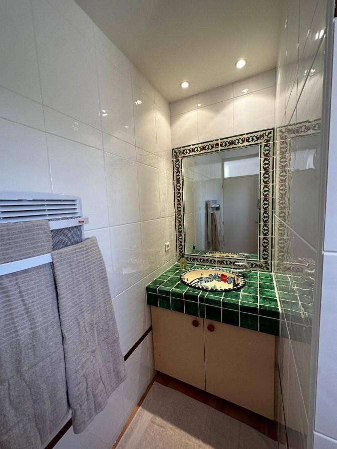 Gîte pour 2 personnes, avec terrasse et piscine ainsi que jardin et vue à Claret - 3