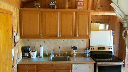 Log Cabin for 4 Guests in Smith Mountain Lake, Virginia, Picture 4