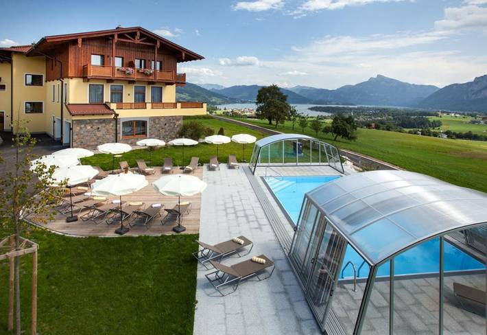 Hôtel, avec Terrasse et Jacuzzi ainsi que Jardin et Piscine