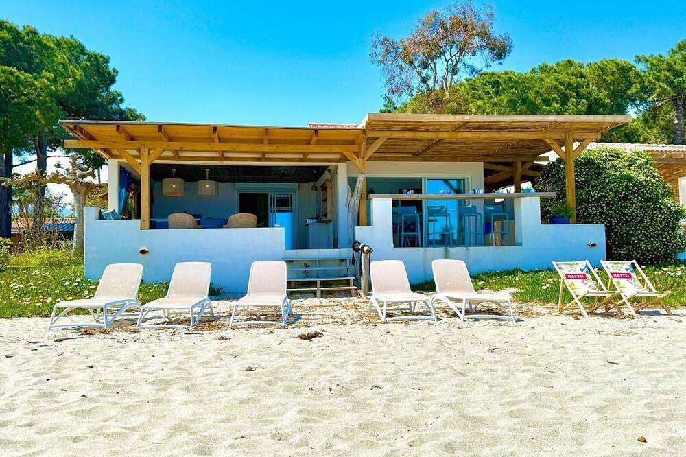 Bungalow 59 - Mini Villa on the beach \"feet in the water\" in Marina d'Oru, Ghisonaccia