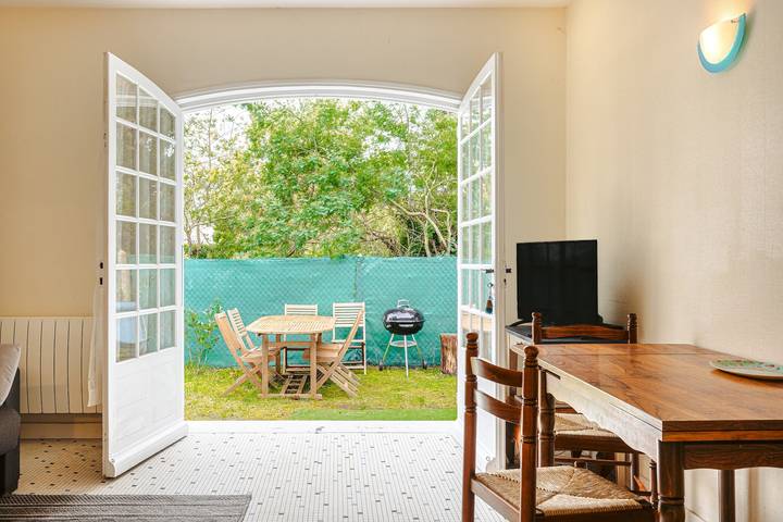Holiday Home 'Longère Proche Plage Et Forêt 2' with Shared Terrace, Shared Garden and Wi-Fi in Saint-Trojan-les-Bains, Côte de Beauté