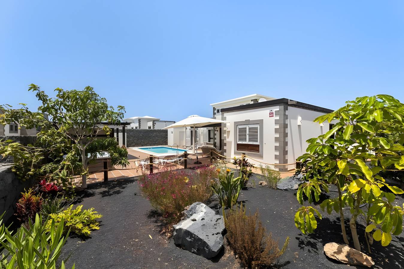 Villa Eire – Luxusvilla mit Bergblick, Wlan & Klimaanlage in Montaña Roja, Yaiza