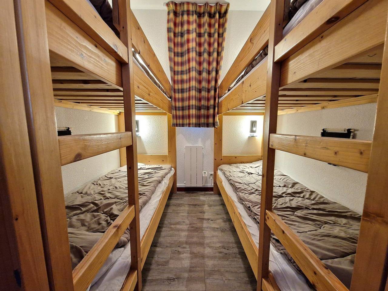 Entire apartment, Cozy 3-Bedroom + Cabin for 8-10 in the Heart of the Resort, 55m², Near Slopes - Modane, France in Valfréjus, Modane