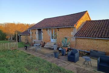Gîte pour 2 personnes, avec jardin et balcon, animaux acceptés à Javerlhac-et-la-Chapelle-Saint-Robert