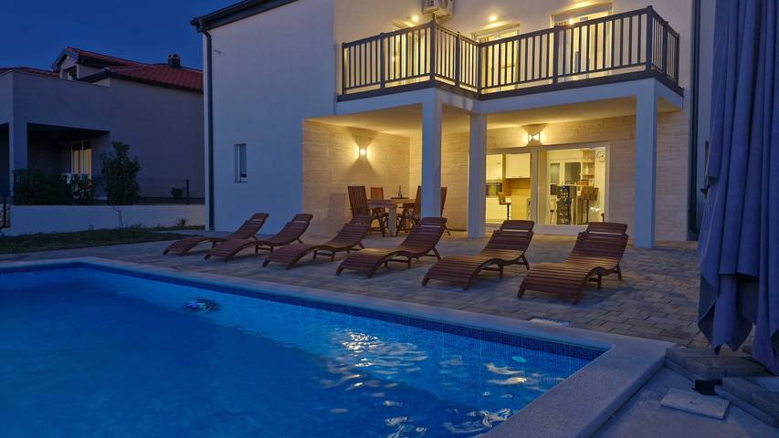 Vacation rental for 6 people, with yard in Croatia