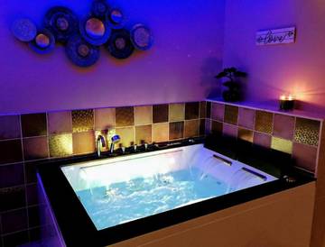 Gîte pour 2 personnes, avec jacuzzi et sauna à Vallabrix