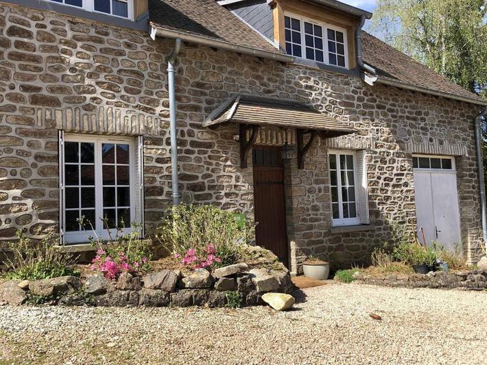 Gîte pour 4 personnes, avec terrasse et piscine dans Pont-et-Massène