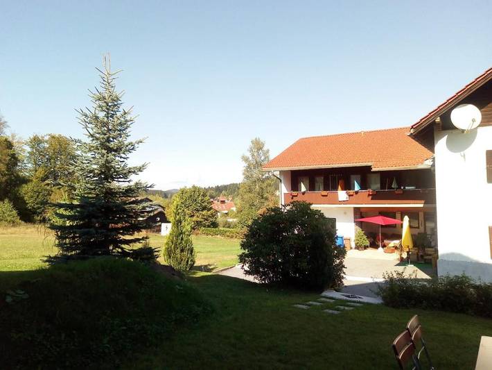 Gästehaus für 2 Personen, mit Balkon und Terrasse sowie Garten und Ausblick in Spiegelau