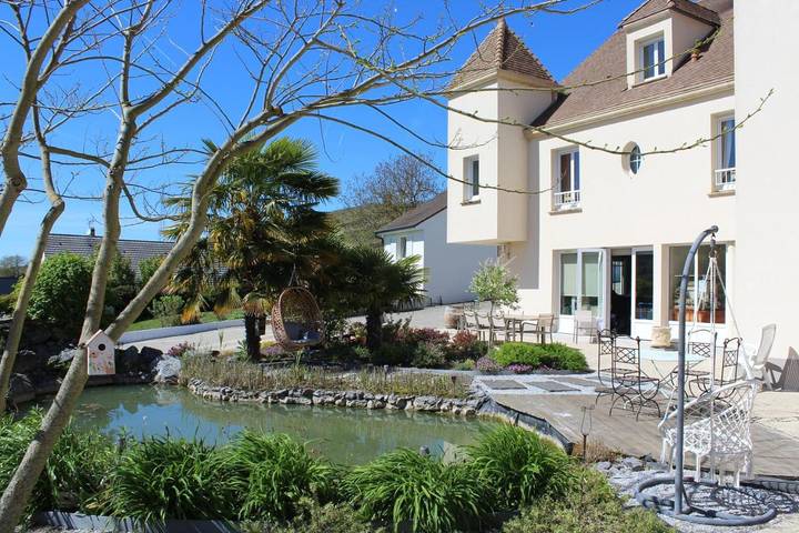 Location de vacances pour 16 personnes, avec Terrasse ainsi que Jardin et Vue dans Reuil
