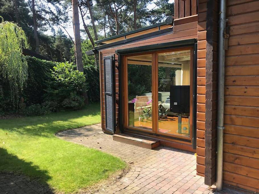 Houten chalet/bungalow in het bos, sauna, jacuzzi in Nationaal Park De Groote Peel