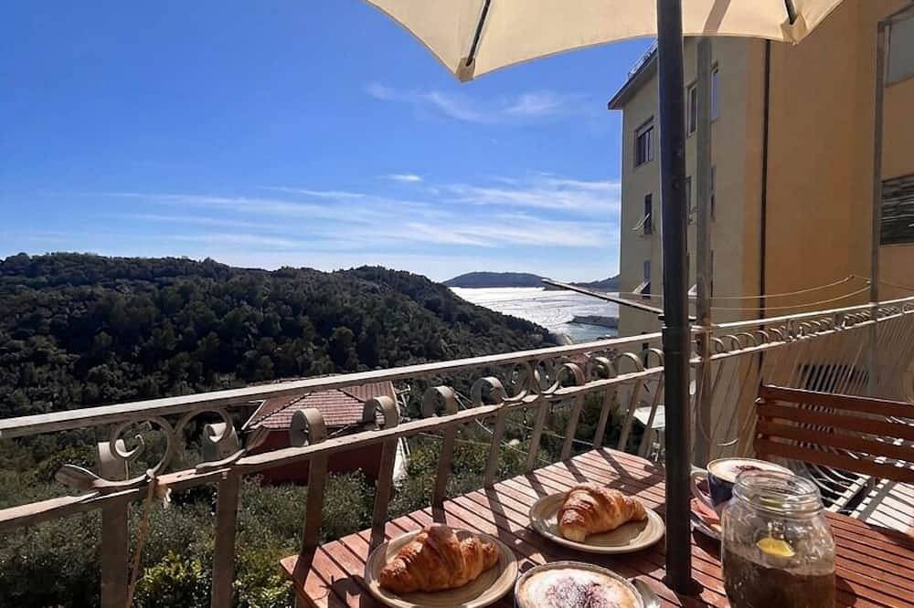 Entire apartment, Sea view apartment between Lerici and Cinque Terre in Pitelli, La Spezia