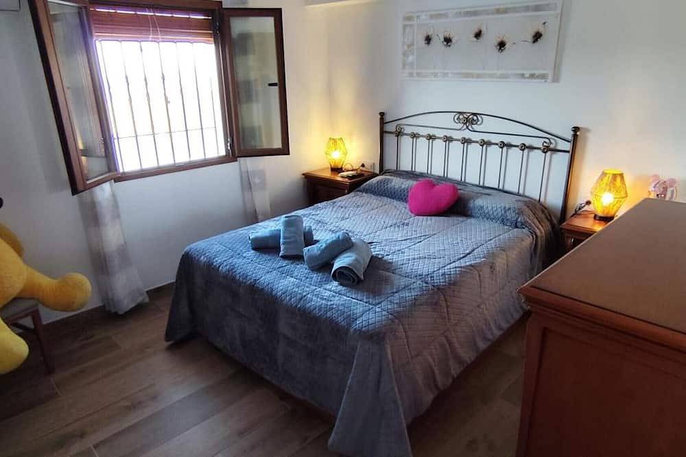 Casa Rural Emma: Mountain Views, Pool & Air Conditioning in Zuheros, Sierras Subbéticas