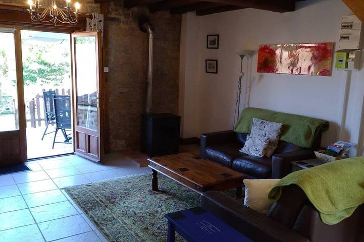 Location de vacances pour 4 personnes, avec jardin et piscine ainsi que terrasse et jacuzzi à Piégut-Pluviers - 4