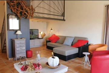 Location de vacances pour 14 personnes, avec vue ainsi que terrasse et piscine, animaux acceptés à Saint-Thomé