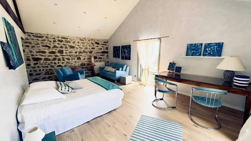 Maison d’hôte pour 6 personnes, avec jacuzzi et piscine ainsi que jardin et balcon dans la Loire - 2