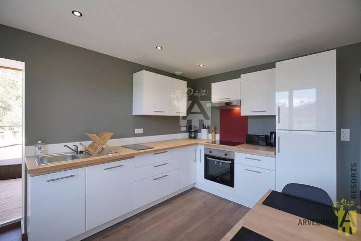 Gîte pour 10 personnes, avec terrasse dans Lac Chambon - 3