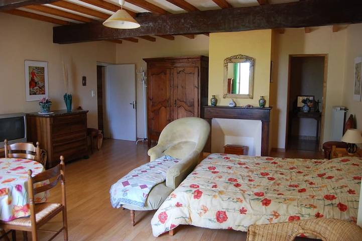 Gîte pour 2 personnes, avec jardin et jacuzzi ainsi que balcon et piscine à Cadalen - 2