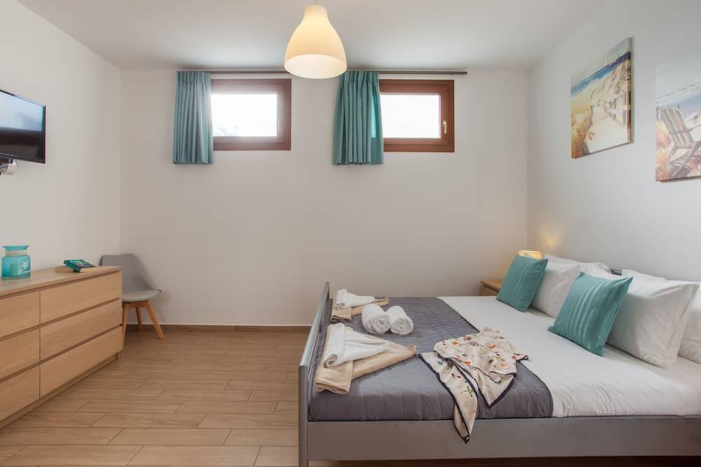 Kladissos Family Seaside Villa with heated pool, hydromassage and barbecue! in Agia Pelagia, Achlada