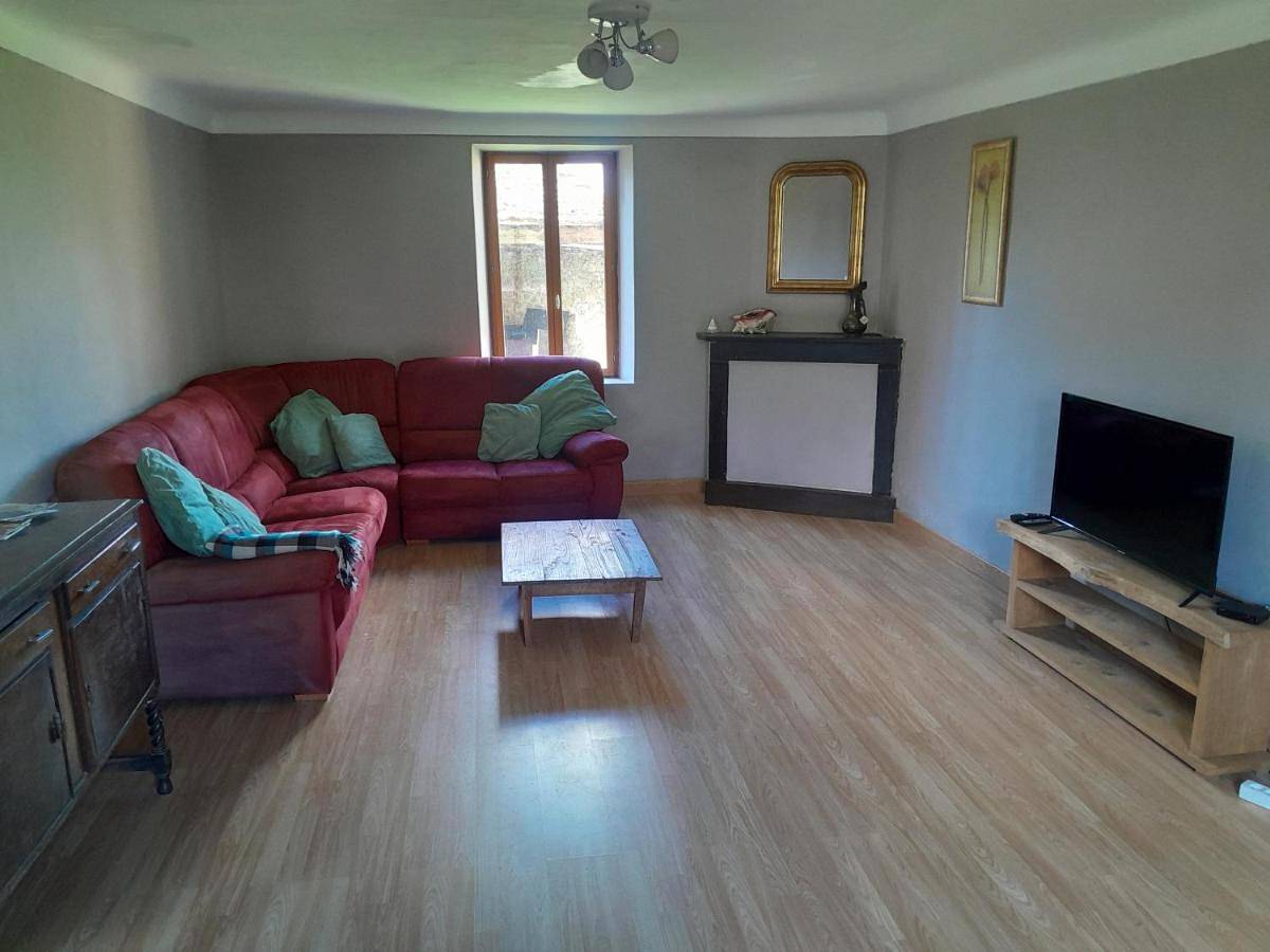 Budget Single Room in Arrènes, Région de Guéret