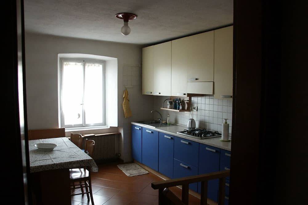 Sea view apartment with balcony in Trieste, Carso