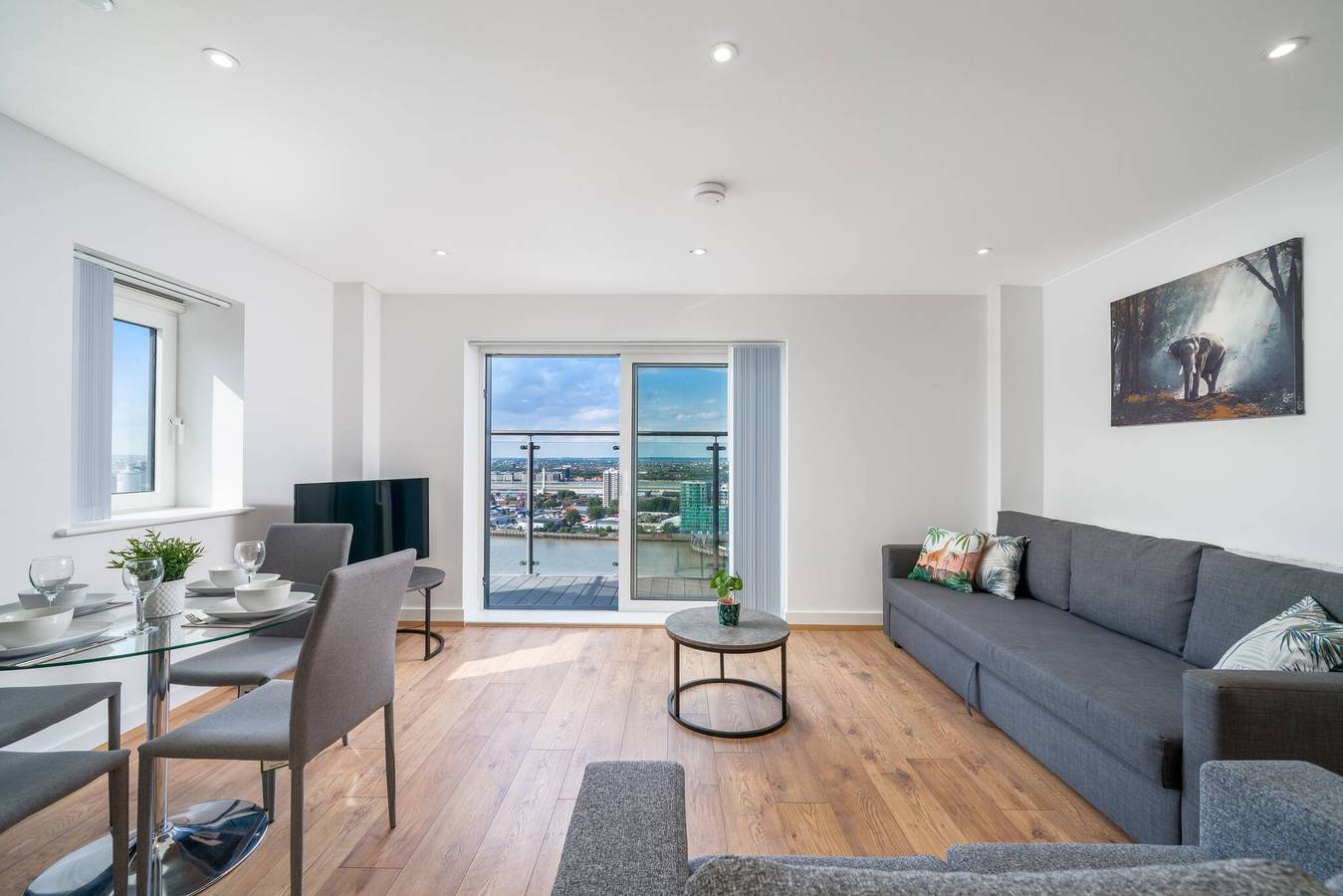 Entire apartment, Skyvillion-apartments Near River Thames Excel & O2 Woolwich in Greenwich, London