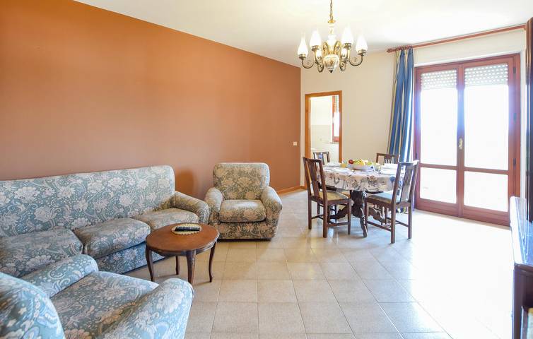 Apartamento vacacional entero, Tranquilo oasis ajardinado con piscina - A 300 m de Tuoro sul Trasimeno in Tuoro sul Trasimeno, Lago Trasimeno