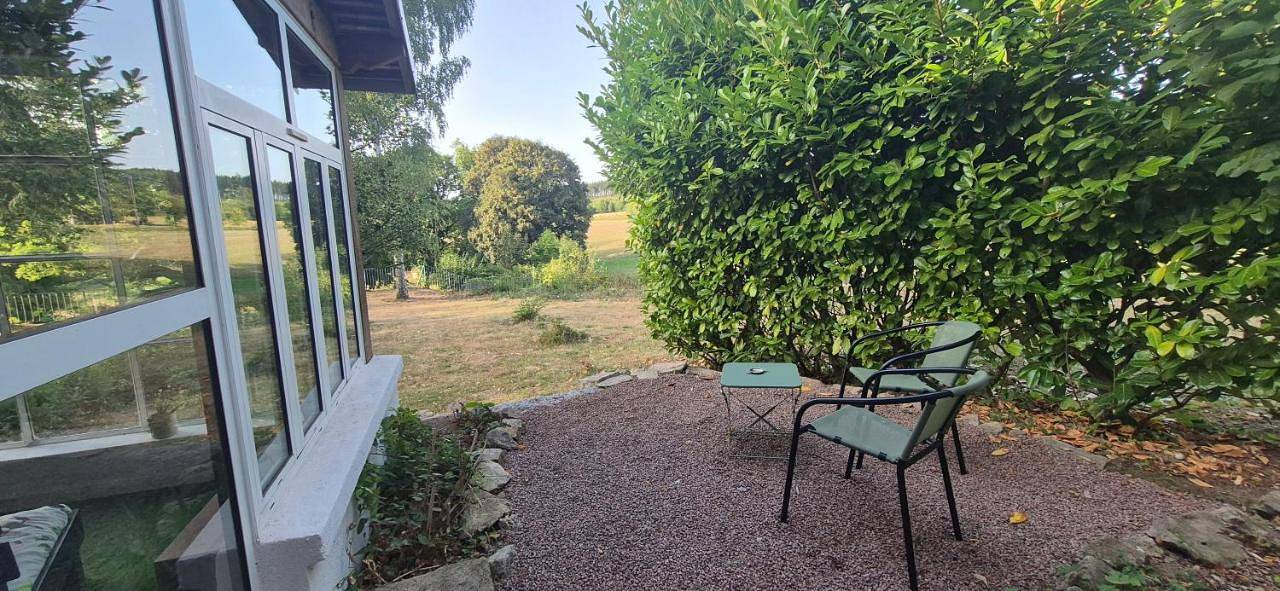 Appartement entier, Studio Rosanos vue sur lac in Saint-Vaury, Région de Guéret