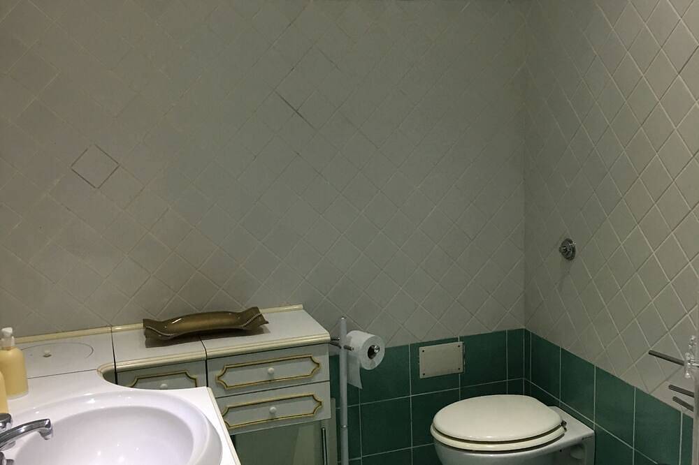 Apartamento entero, Torregrande Or - Affordable, Ground Floor, Air Conditioning, Available Starting August 16, One-Bedroom. in Torre Grande, Oristán