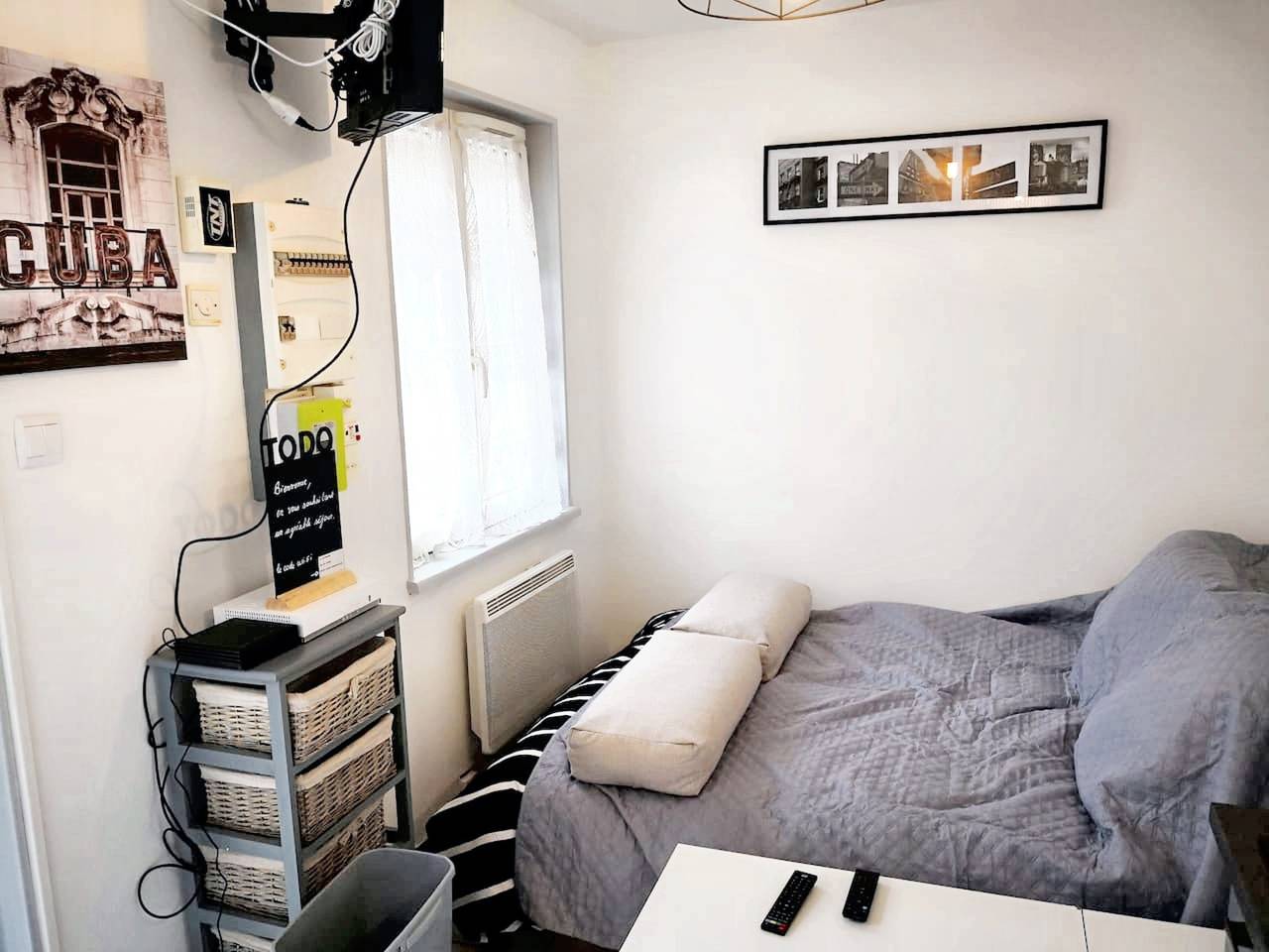 Gehele studio, Gezellig studio in Montargis - 13 m² - Parkeerplaats inbegrepen in Montargis, Montargis en omgeving