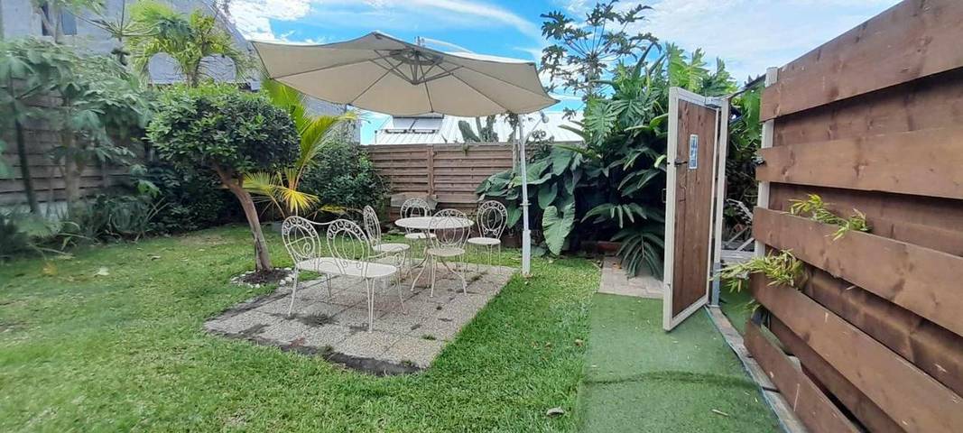 Gîte pour 4 personnes, avec piscine ainsi que jardin et terrasse dans Bois de Nèfles - 3