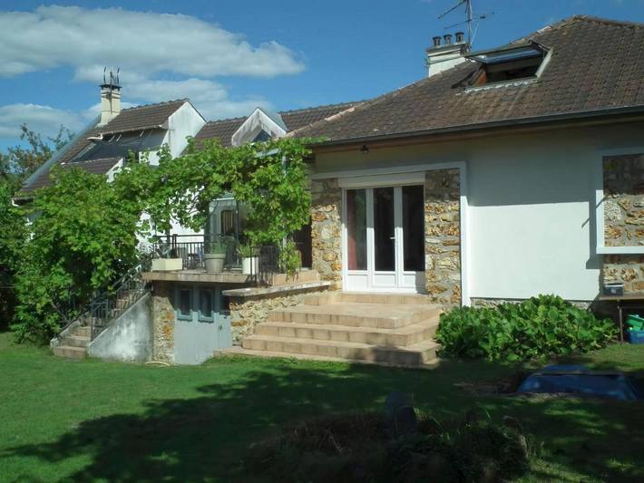 Gîte pour 4 personnes, avec Terrasse ainsi que Jardin et Vue à Saint-Rémy-lès-Chevreuse
