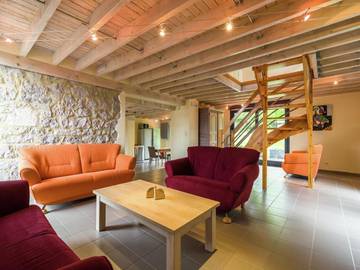 Location de vacances pour 8 personnes, avec jardin et balcon à Cerfontaine