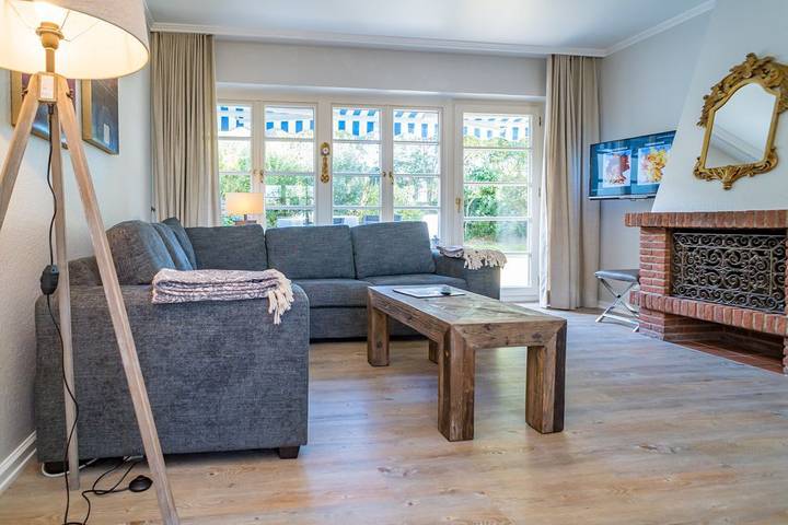 In  Alt-Westerland, umgeben von altem Baumbestand und Friesenhäusern. in Westerland, Sylt (Gemeinde)