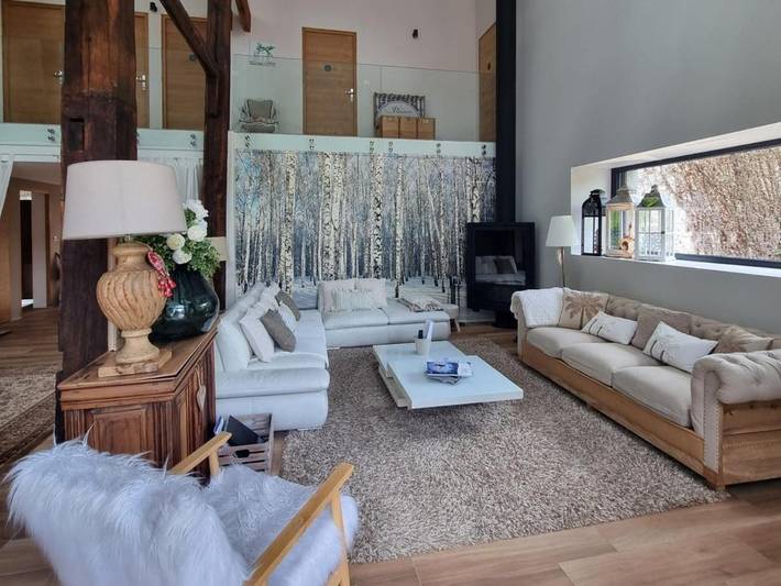 Location de vacances pour 8 personnes, avec piscine ainsi que jardin et jacuzzi dans Begnécourt