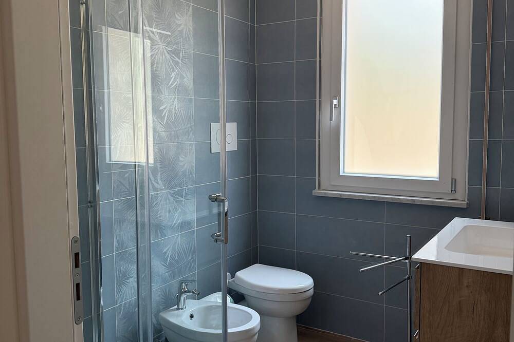 Appartamento intero, A pochi passi dal mare e dai servizi con una vista mozzafiato sul castello in Roccella Ionica, Provincia di Reggio Calabria