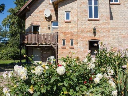 Ferienwohnung für 4 Personen, mit Balkon und Terrasse sowie Garten und Ausblick in Bentwisch