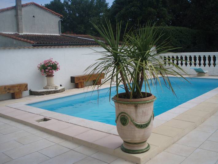 Gîte pour 5 personnes, avec jardin ainsi que terrasse et piscine