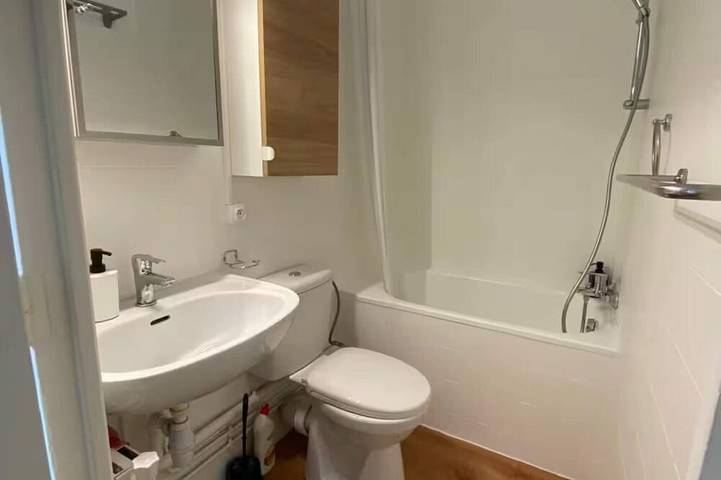 Apartamento entero, Studio number 6 in Pantin in Pantin, Sena-Saint Denis
