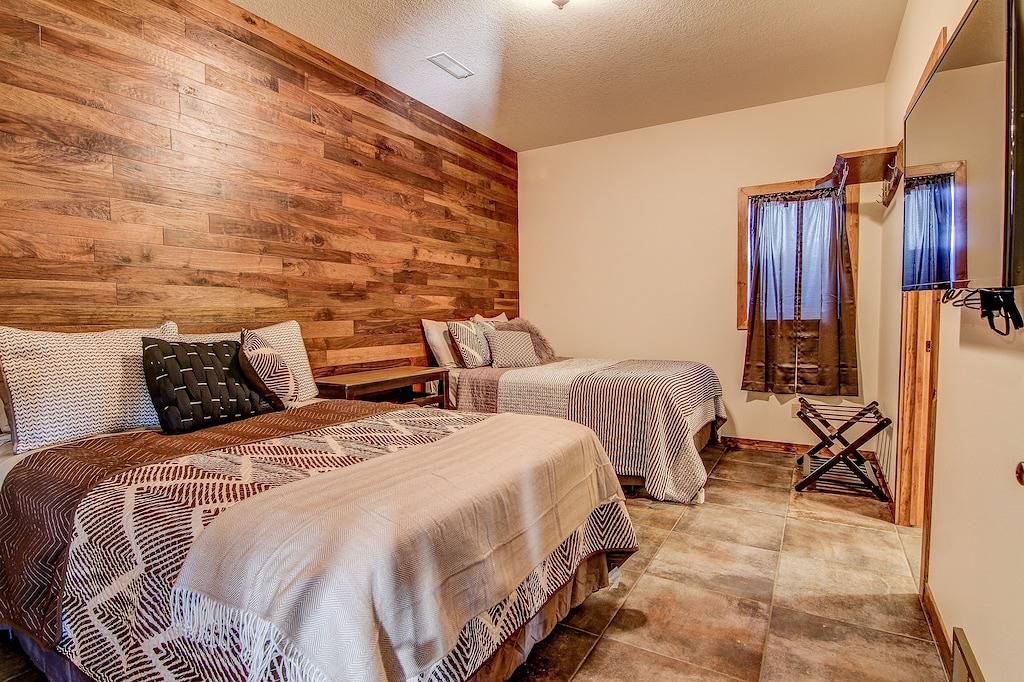 Lodge for 14 Guests in South Dakota, USA