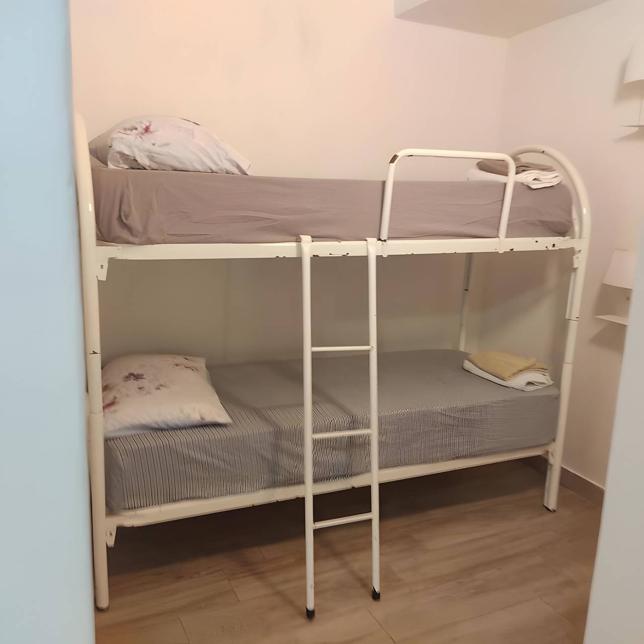 Appartamento intero, Appartamento '3 Vista Giardino' con Giardino in Comune, Wi-Fi e Aria Condizionata in Ischia Città, Ischia