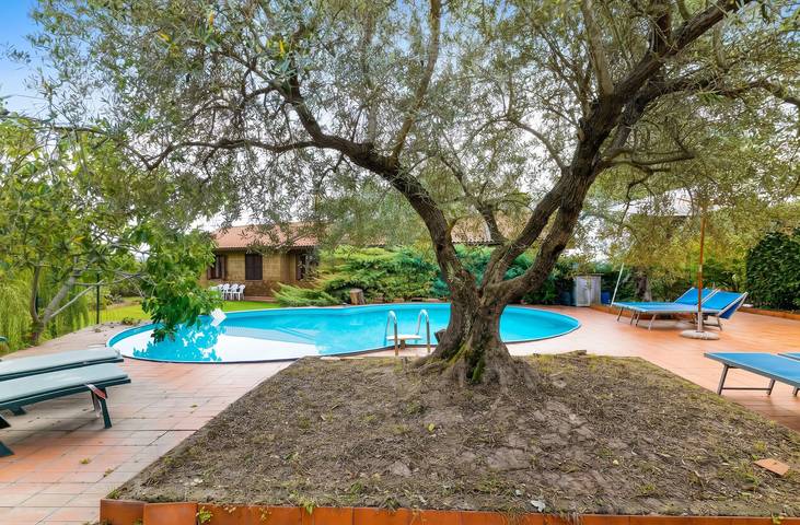 Ferienwohnung für 9 Personen, mit Balkon/Terrasse und Pool sowie Terrasse und Whirlpool - 1