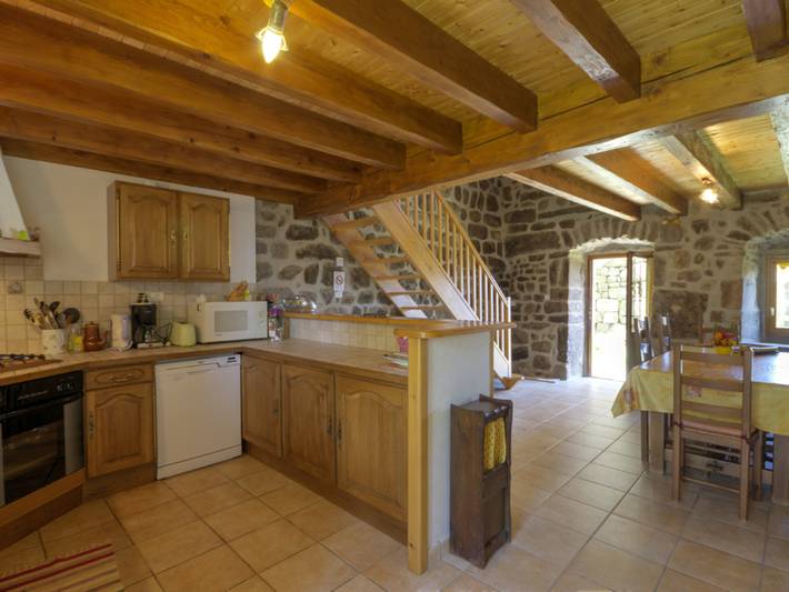 Charmantes Ferienhaus mit Kamin, WLAN inklusive in Burdignes, Regionaler Naturpark Pilat